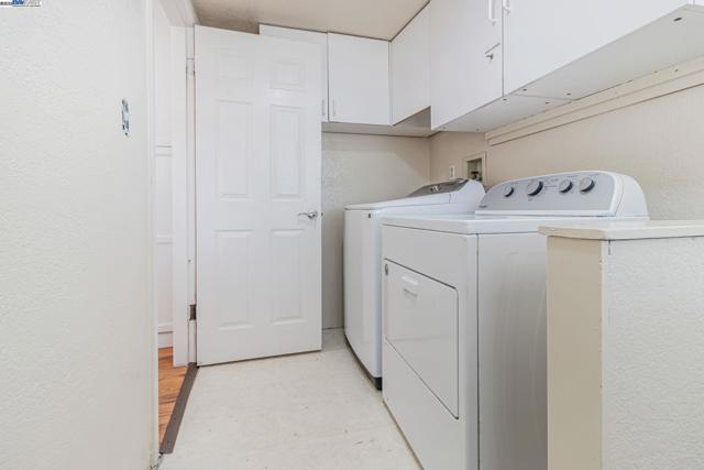 2940 Somerset Ave, Castro Valley CA: https://media.crmls.org/mediaz/392cf2b2-9110-4cca-a5f6-518457cbb06e.jpg