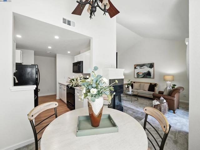 7635 Canyon Meadow Cir, Pleasanton CA: https://media.crmls.org/mediaz/392d090a-4815-44ce-94d3-c94da9f2df5e.jpg