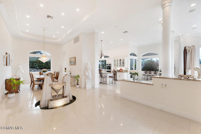 932 Rosario Drive, Thousand Oaks CA: https://media.crmls.org/mediaz/392e3d6f-da86-46f4-99c7-13a718374165.jpg