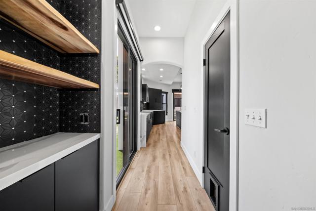 3160 Goldfinch St, San Diego CA: https://media.crmls.org/mediaz/392e6591-f747-458e-84f8-368b53cd561b.jpg