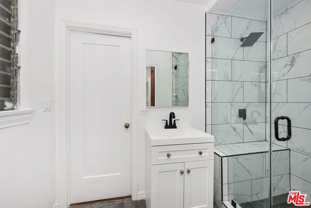 330 N La Jolla Avenue, Los Angeles CA: https://media.crmls.org/mediaz/392ebab6-c38a-4296-b5b7-596c0c0f3f1b.jpg