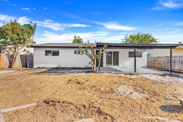9058 Inverness Rd, Santee CA: https://media.crmls.org/mediaz/392f228e-abc6-4f52-aed9-63234fc3fa3e.jpg