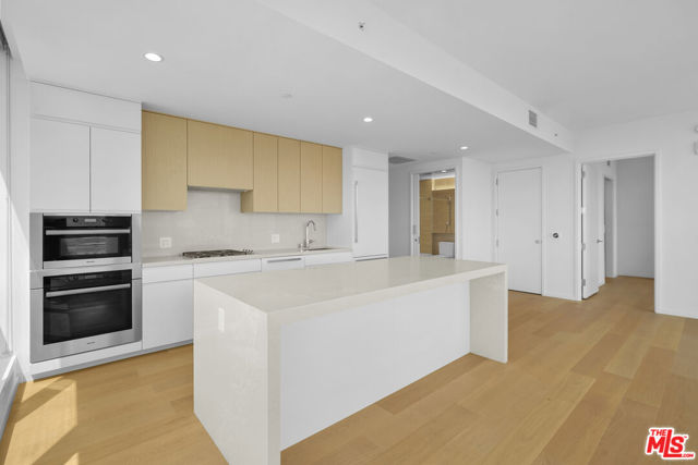 877 Francisco Street, Los Angeles CA: https://media.crmls.org/mediaz/392f64e2-f336-4acd-a1d3-9c3d86f3b9fb.jpg