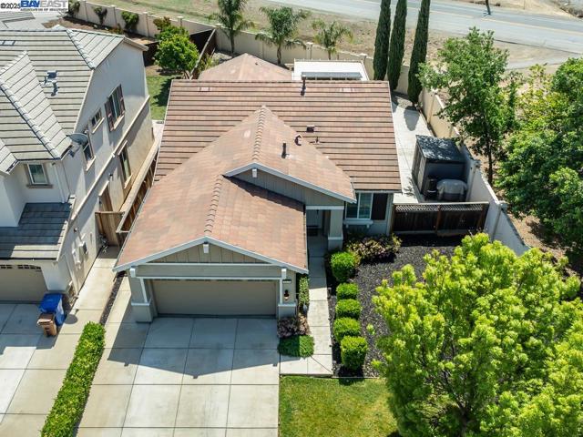 1178 Tropicana Ln, Brentwood CA: https://media.crmls.org/mediaz/39300627-0feb-4a10-8ae5-f8015167c311.jpg