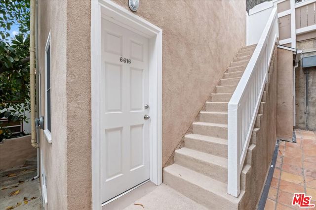 6612 Emmet Terrace, Los Angeles CA: https://media.crmls.org/mediaz/39303aea-2b6a-4fdf-81d3-6bf0445866f0.jpg
