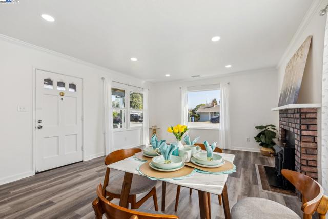 37107 Holly St, Fremont CA: https://media.crmls.org/mediaz/393045e7-a708-4dd7-864b-c0fd26c9e48d.jpg