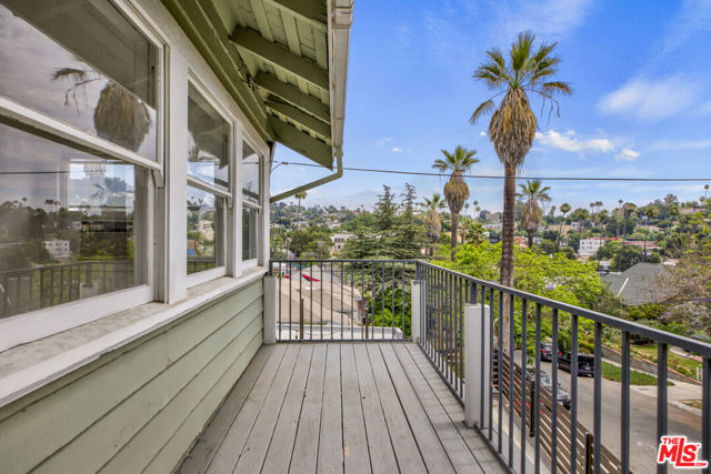 1404 Maltman Avenue, Los Angeles CA: https://media.crmls.org/mediaz/39308a87-7ede-4029-8439-4f13939921b4.jpg