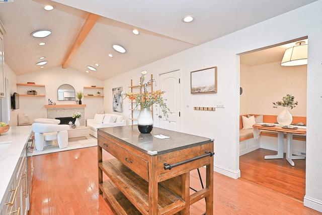 7776 Dublin Green Ct, Dublin CA: https://media.crmls.org/mediaz/39309fa6-5943-45be-b20c-524133b2eaa4.jpg