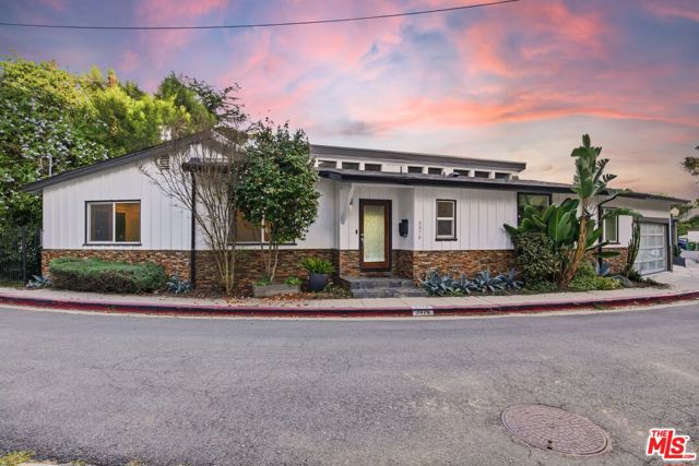 3476 Troy Drive, Los Angeles CA: https://media.crmls.org/mediaz/3930fd09-9df8-4a20-af75-c43567849674.jpg