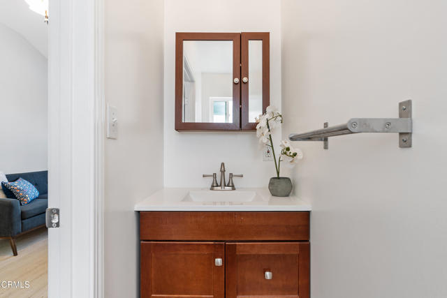 1015 Nolden Street, Highland Park CA: https://media.crmls.org/mediaz/39311ece-c4b2-4563-9067-8db50aae7b5b.jpg