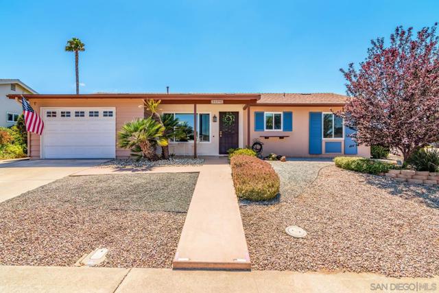 16498 Roca Dr, San Diego CA: https://media.crmls.org/mediaz/3931a32f-4c76-4784-94a3-f817162fe0ba.jpg