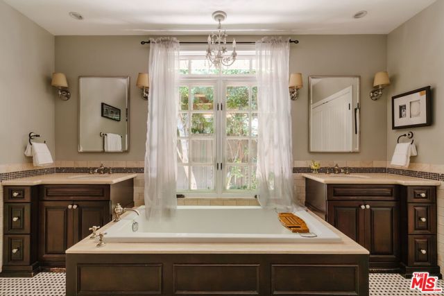 4237 Bluebell Avenue, Studio City CA: https://media.crmls.org/mediaz/3931d660-51ac-4777-b3b4-2f194b44a01d.jpg