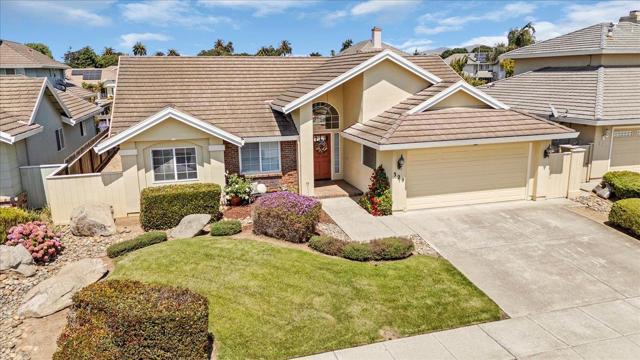 329 Westminster Drive, Salinas CA: https://media.crmls.org/mediaz/39321f34-2d12-4d7e-bf40-519beea7ca2c.jpg