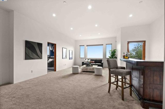 103 Diablo Dr, Oakland CA: https://media.crmls.org/mediaz/3932566a-864d-49e9-8221-9c01180977d1.jpg