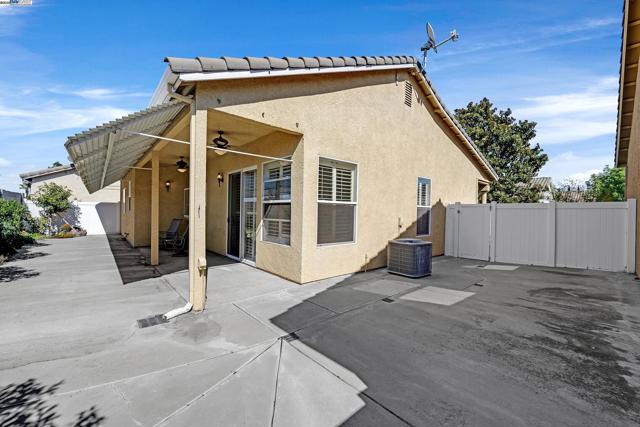 Large Paved Sideyard