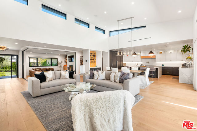 4961 Noeline Avenue, Encino CA: https://media.crmls.org/mediaz/3933470a-ac30-42e9-a38c-8ad334e1e088.jpg