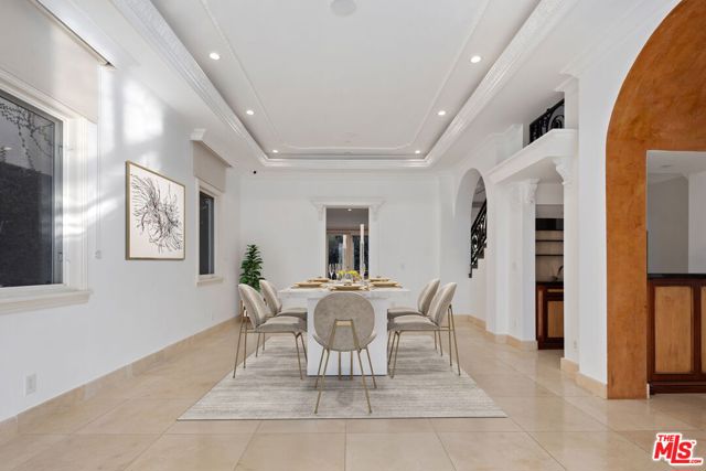 156 S Clark Drive, Beverly Hills CA: https://media.crmls.org/mediaz/39337d55-ab8a-481d-ad11-000bba3d8374.jpg