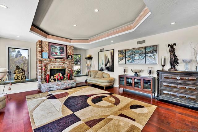 17505 Corte Lomas Verde, Poway CA: https://media.crmls.org/mediaz/3933b364-2b7b-4ef4-bb22-956d831a926b.jpg