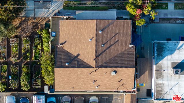 3166 San Marino Street, Los Angeles CA: https://media.crmls.org/mediaz/39348e42-162f-443d-ac88-a65d1bfc6d06.jpg