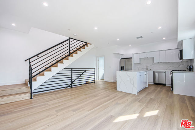 954 N Kingsley Drive, Los Angeles CA: https://media.crmls.org/mediaz/393499a3-20ba-4522-a7f5-1b4278f40527.jpg