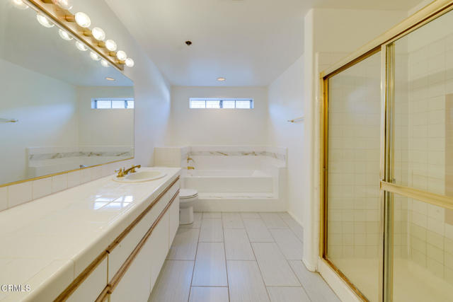 10925 Blix Street, Toluca Lake CA: https://media.crmls.org/mediaz/3934b146-e6db-404d-84f3-447aa1176b51.jpg