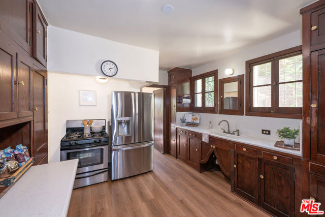 6655 Emmet Terrace, Los Angeles CA: https://media.crmls.org/mediaz/39350384-ff9b-4bf7-9590-cdd1315f470b.jpg