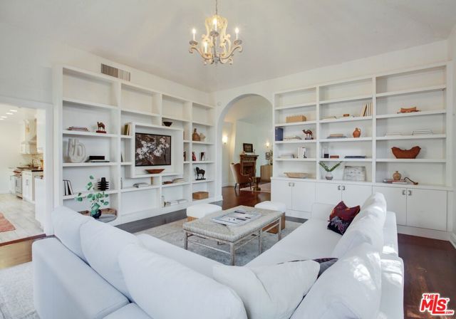 1900 N Serrano Avenue, Los Angeles CA: https://media.crmls.org/mediaz/39350574-374c-4de2-bdaa-2b9e1c16f018.jpg