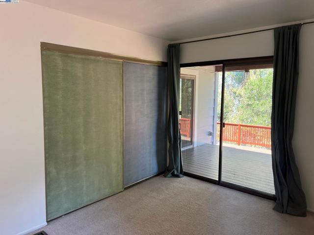 3242 Monika Ln, Hayward CA: https://media.crmls.org/mediaz/39351bc0-b811-4b62-b666-5e8e11714ff1.jpg