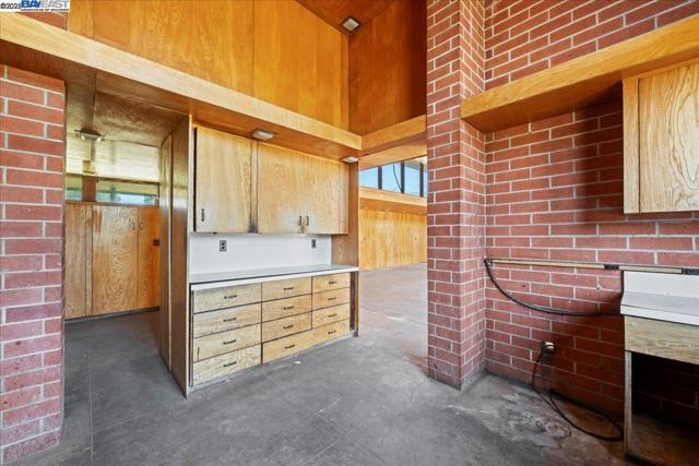 6400 Mines Rd, Livermore CA: https://media.crmls.org/mediaz/39353ada-5c35-4a94-9711-0a31dded20c9.jpg