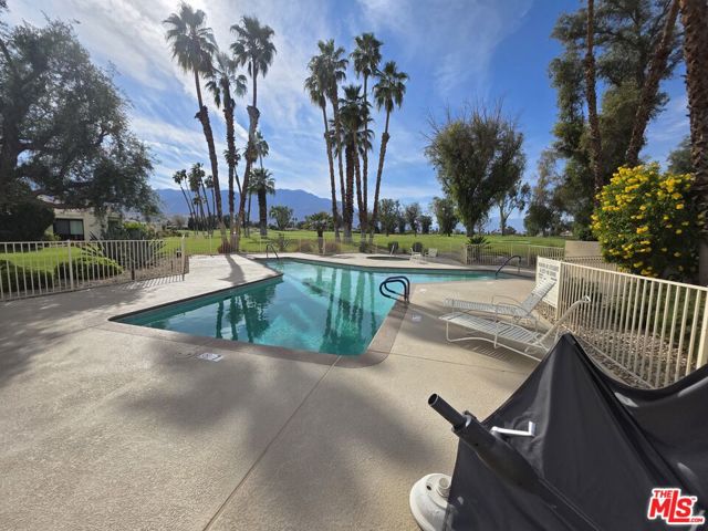 34725 Mission Hills Drive, Rancho Mirage CA: https://media.crmls.org/mediaz/3936c7a8-7167-45bb-881f-09e2d864aa11.jpg