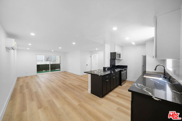 605 San Vicente Boulevard, Santa Monica CA: https://media.crmls.org/mediaz/3936f829-2108-4e82-b214-3f48b4e50074.jpg