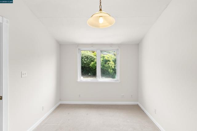 39 Anson Way, Kensington CA: https://media.crmls.org/mediaz/39380f07-e0b0-45b1-b9f7-6ad6becfa8f9.jpg