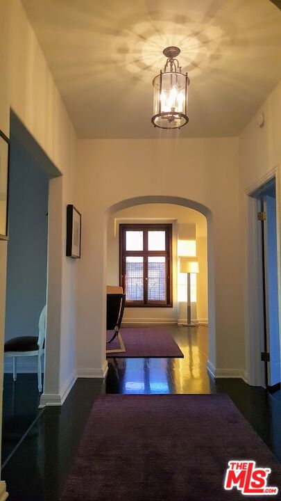 316 N Rossmore Avenue, Los Angeles CA: https://media.crmls.org/mediaz/39389da2-a8e8-4b77-a229-a08c8c659c0e.jpg