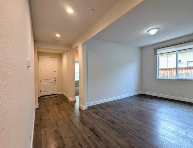 721 Segovia Drive, Hollister CA: https://media.crmls.org/mediaz/3938ab7d-5fce-424a-99ea-4fe2e26deffb.jpg