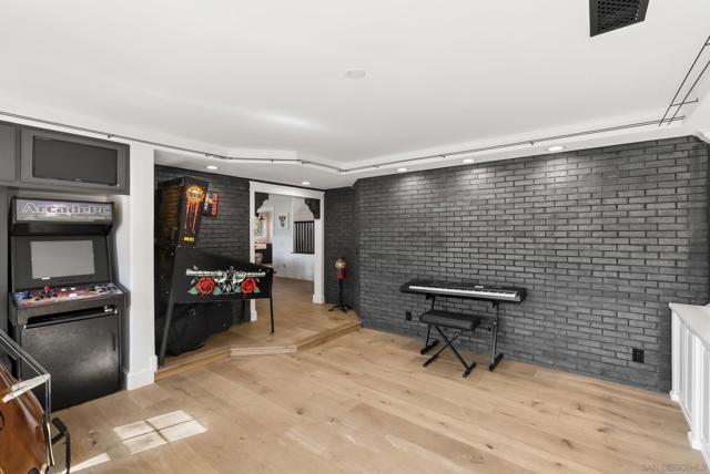 14224 Harrow Place, Poway CA: https://media.crmls.org/mediaz/39390fce-e8f7-4102-a9f0-f253e830888a.jpg