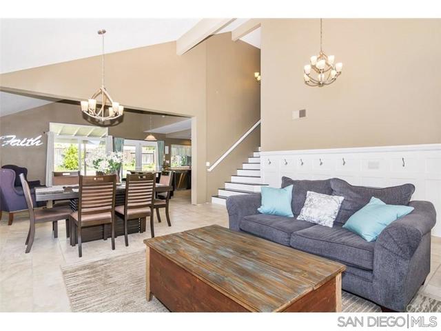 30478 Sierra Madre Drive, Temecula CA: https://media.crmls.org/mediaz/3939137f-17ea-412a-8e7d-76dca4f06885.jpg