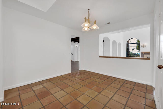 751 Wildwood Avenue, Thousand Oaks CA: https://media.crmls.org/mediaz/39393050-1765-488c-bc4b-efb101260f1d.jpg