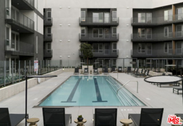 3425 W OLIVE Avenue, Burbank CA: https://media.crmls.org/mediaz/39397e69-07a4-4594-b42c-e54858be9058.jpg
