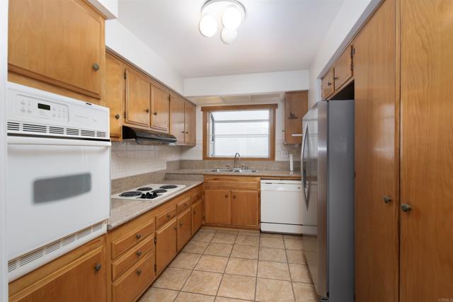 3621 Vista Campana S, Oceanside CA: https://media.crmls.org/mediaz/393a2286-826e-473c-888e-a7d3eee0a692.jpg