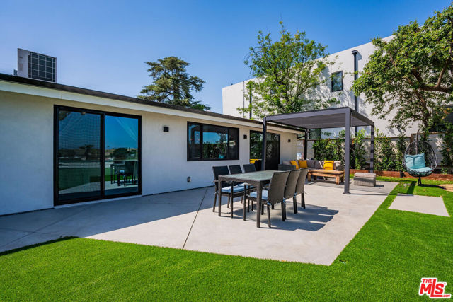 5835 Mcdonie Avenue, Woodland Hills CA: https://media.crmls.org/mediaz/393a767b-f6a6-4eee-a85e-e9ebfd15a82c.jpg