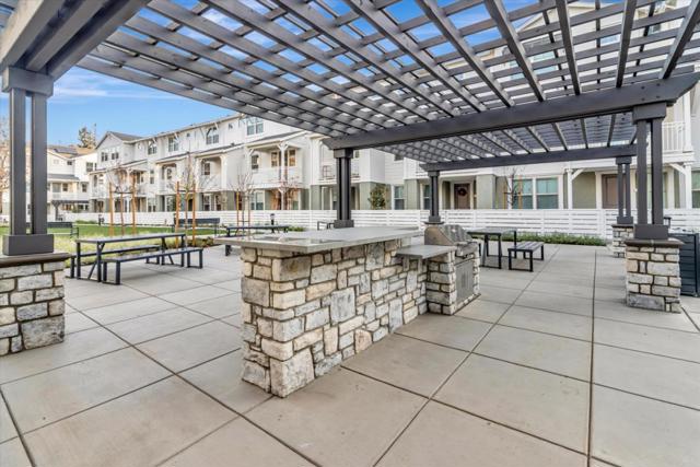 200 Oak Circle, Walnut Creek CA: https://media.crmls.org/mediaz/393a8e6d-68f3-4bae-a7a6-4943fef8c80b.jpg