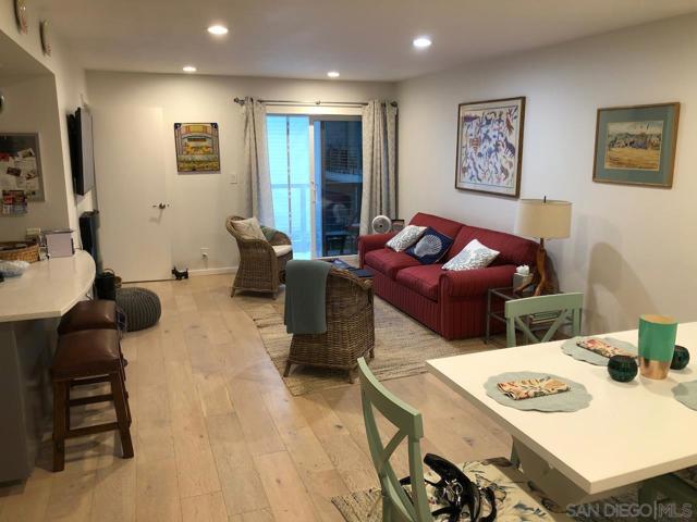 940 Sealane Dr, Encinitas CA: https://media.crmls.org/mediaz/393ad80e-80a4-4f6b-a7e2-29c32031e558.jpg