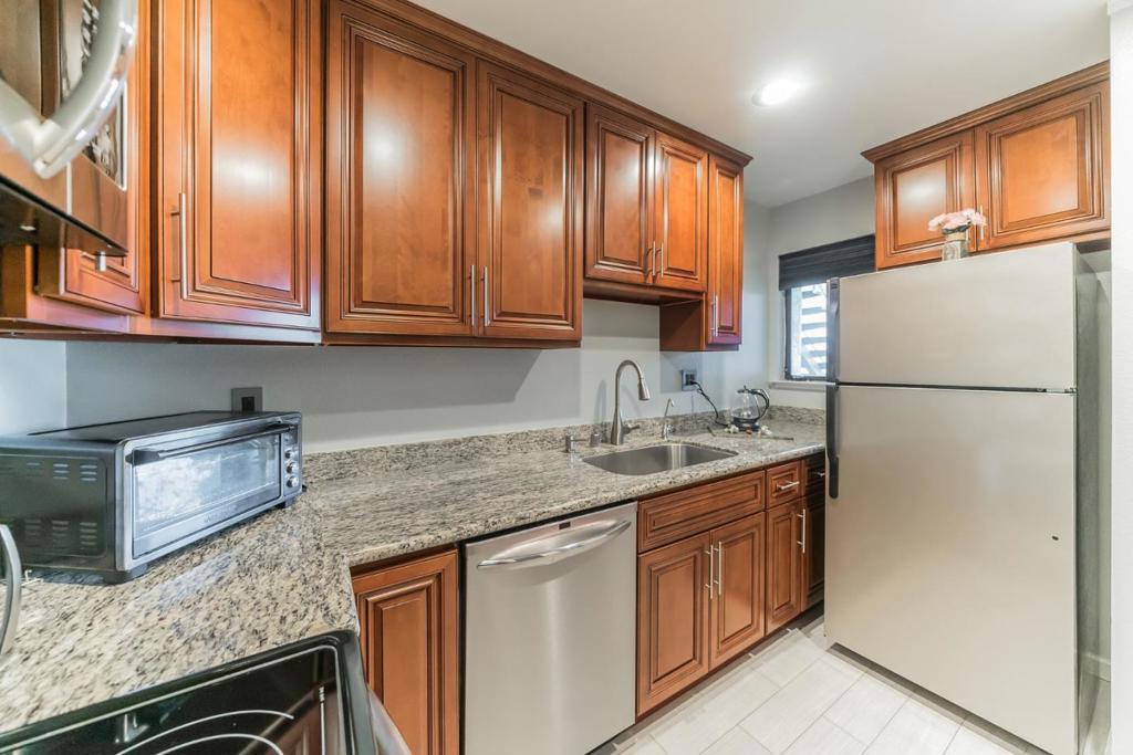 1055 N Capitol Avenue #169