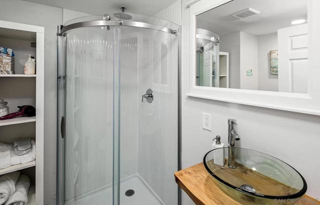 4810 Baylor Dr, San Diego CA: https://media.crmls.org/mediaz/393b7e91-04a3-428b-aad4-a110af0f834a.jpg