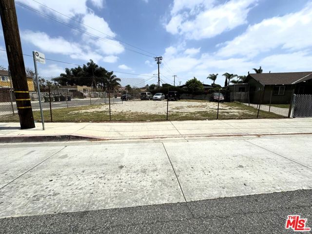 2200 124th Street, Compton, California 90222, ,Commercial Sale,For Sale,124th,24389055