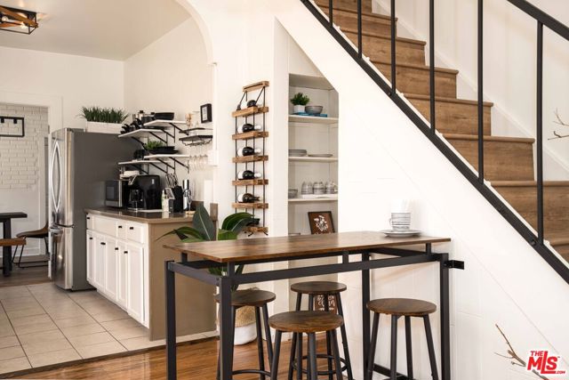 1277 W West Boulevard, Los Angeles CA: https://media.crmls.org/mediaz/393d0c1b-93ab-41d6-9f2f-06249927d54a.jpg