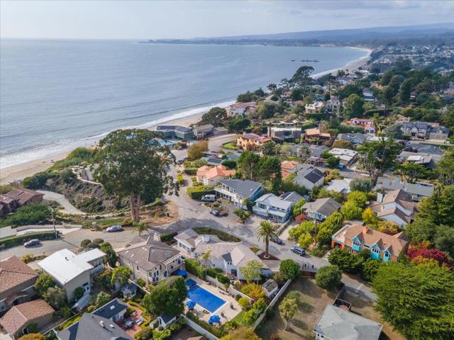 433 Seaview Drive, Aptos CA: https://media.crmls.org/mediaz/393d0caa-dfbc-456e-a4cf-d8325c60d573.jpg