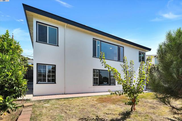 1551 Merced St, Richmond CA: https://media.crmls.org/mediaz/393d1889-f882-47f9-b82f-3dd1b4a8646d.jpg