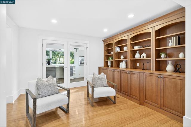 1206 Rimer Dr, Moraga CA: https://media.crmls.org/mediaz/393e5293-07ea-4896-a5bd-d1a40285efc6.jpg