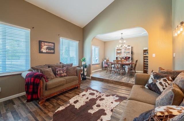 26891 Fonda Avenue, Madera CA: https://media.crmls.org/mediaz/393e9098-599b-4ccb-acfb-6c3a92966e99.jpg